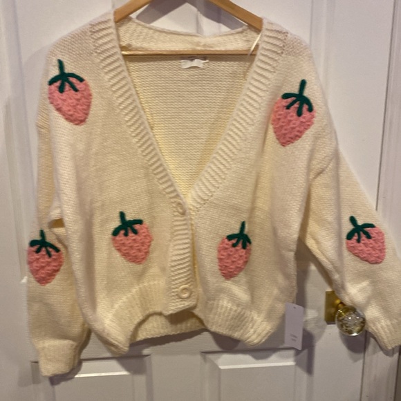 BNWT Luna Ivy Strawberry Crochet Cardigan Sweater - Picture 4 of 5